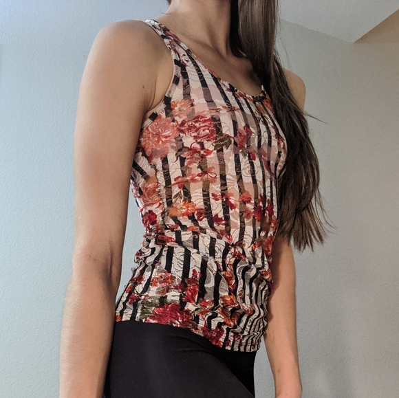 Almost Famous Red Flowered Tank Top - Picture 5 of 8